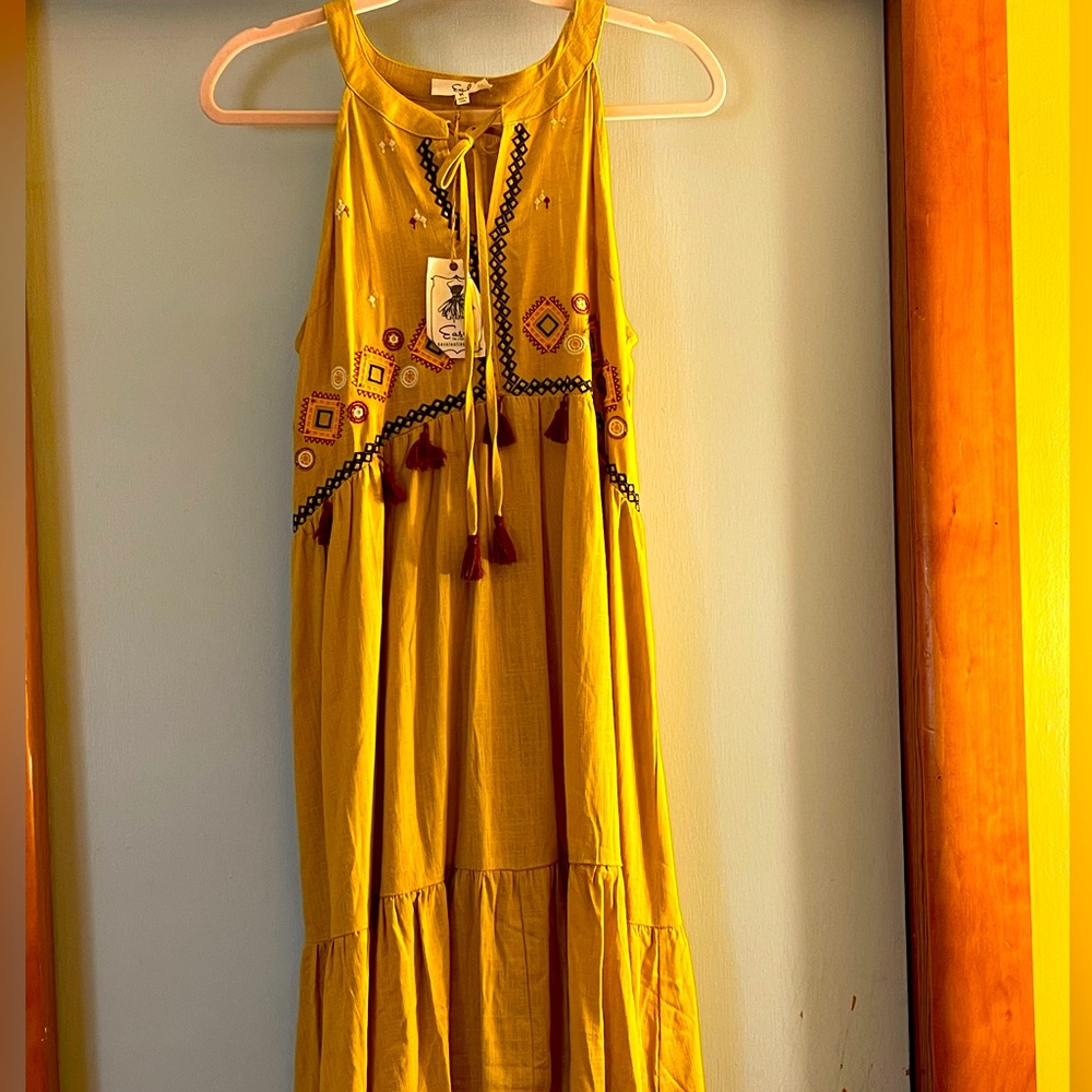 NWT EASEL Los Angeles MEDIUM Golden MIDI w/Tiered Ruffles & Embroidered Bodice